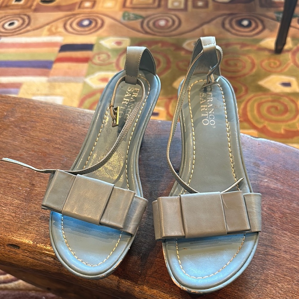 Franco Sarto Blue Leather Platform Sandals with Open-Toe Design